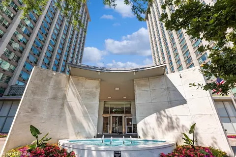 3600 N Lake Shore Dr #1707, Chicago, IL 60613