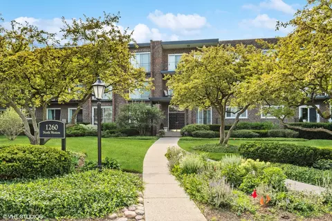 1260 N Western Ave #203, Lake Forest, IL 60045