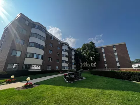 5500 Lincoln Ave #217-E, Morton Grove, IL 60053