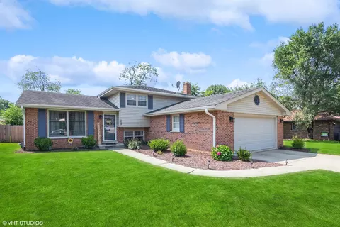 219 Poston Rd, Willow Springs, IL 60480