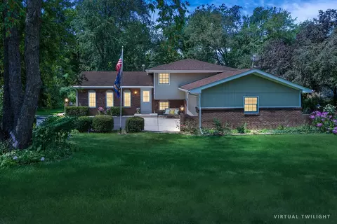 4 N210 Wiant Rd, West Chicago, IL 60185