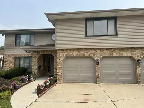 321 Dee Ct #C, Bloomingdale, IL 60108