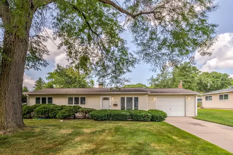 310 Walnut Dr, Streamwood, IL 60107