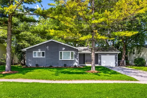 6820 Plumtree Ln, Hanover Park, IL 60133