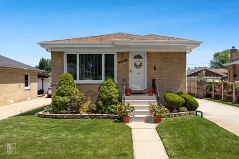 3891 Scott St, Schiller Park, IL 60176