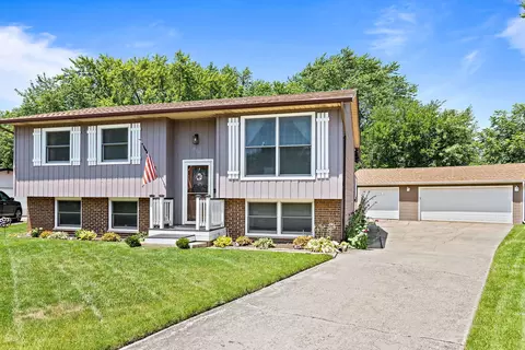 715 Linden Ct, Bolingbrook, IL 60440