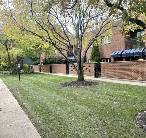 319 N Oak Park Ave #D, Oak Park, IL 60302