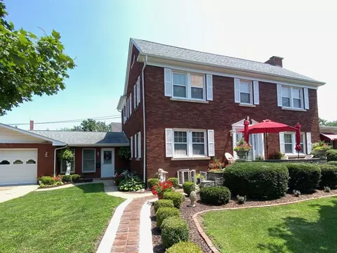 5 N Blackstone Ave, Amboy, IL 61310