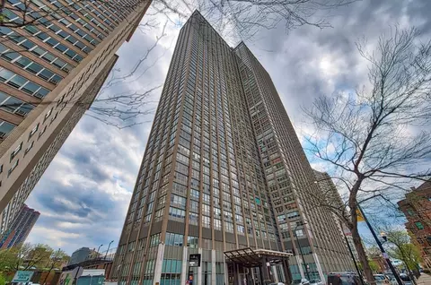 655 W Irving Park Rd #4813, Chicago, IL 60613