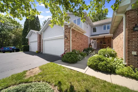 283 Charlotte Ct, Cary, IL 60013