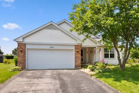 1863 Stirling Ln, Montgomery, IL 60538