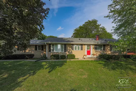 6037 Essex Rd, Lisle, IL 60532