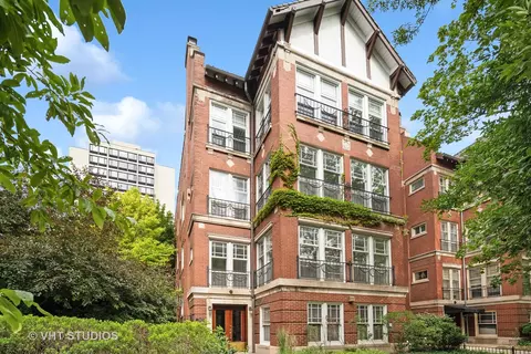 5822 S Blackstone Ave #2, Chicago, IL 60637