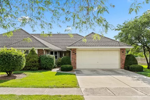 1 Fallcreek Cir, Montgomery, IL 60538