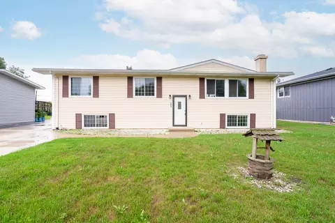 363 River Edge Dr, Romeoville, IL 60446