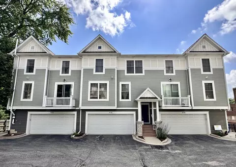415 N President St #B, Wheaton, IL 60187