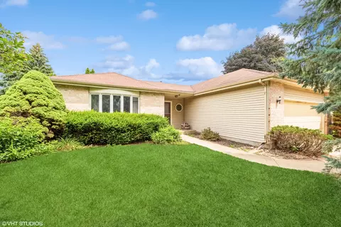5010 W Glenbrook Trl, Mchenry, IL 60050