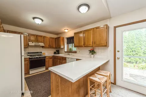 5010 W Glenbrook Trl, Mchenry, IL 60050 photo 8