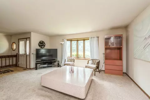 5010 W Glenbrook Trl, Mchenry, IL 60050 photo 3