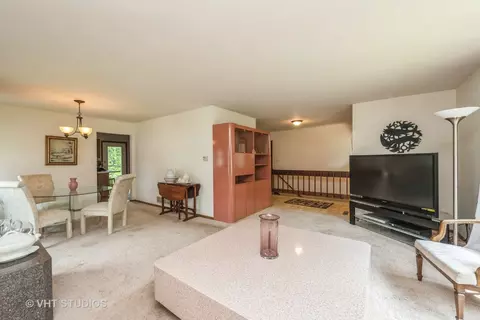 5010 W Glenbrook Trl, Mchenry, IL 60050 photo 4