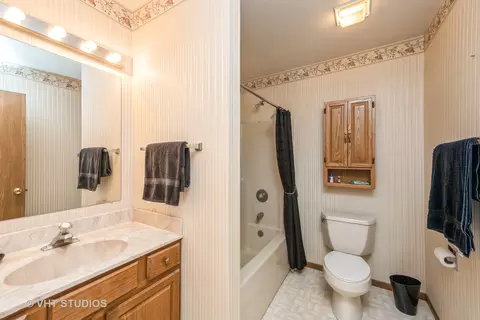 5010 W Glenbrook Trl, Mchenry, IL 60050 photo 12
