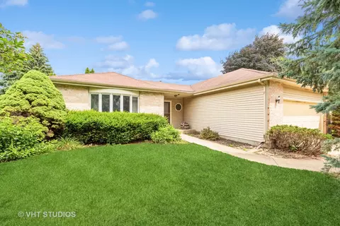 5010 W Glenbrook Trl, Mchenry, IL 60050 photo 2