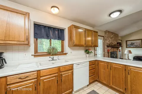 5010 W Glenbrook Trl, Mchenry, IL 60050 photo 10