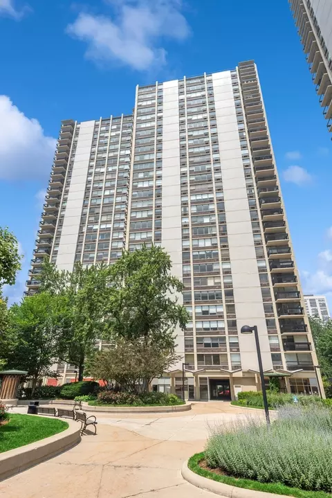 1360 N Sandburg Ter #1410C, Chicago, IL 60610