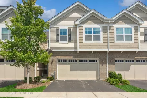 3245 N Heritage Ln, Arlington Heights, IL 60004