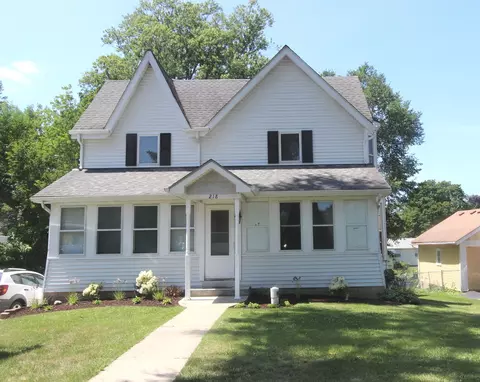 218 N Main St, Crystal Lake, IL 60014