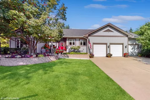 265 Plumtree Ln, West Chicago, IL 60185