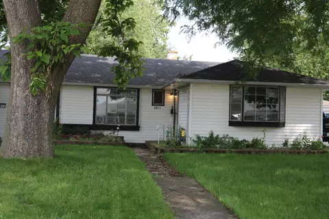 8813 S Corcoran Rd, Hometown, IL 60456