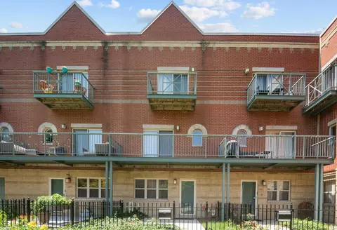 4530 S Woodlawn Ave #602, Chicago, IL 60653