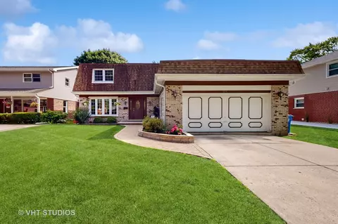 1215 Glenn Ln W, Mount Prospect, IL 60056