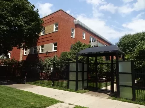 6433 N Damen Ave #3W, Chicago, IL 60645