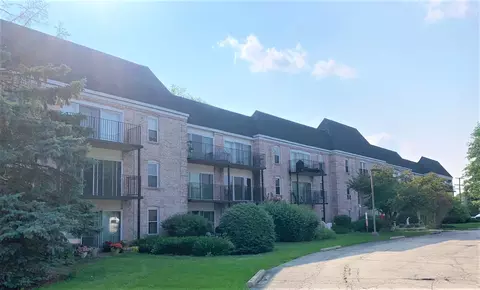 5001 Carriageway Dr #A212, Rolling Meadows, IL 60008