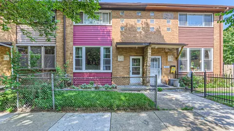 7654 N Bosworth Ave, Chicago, IL 60626