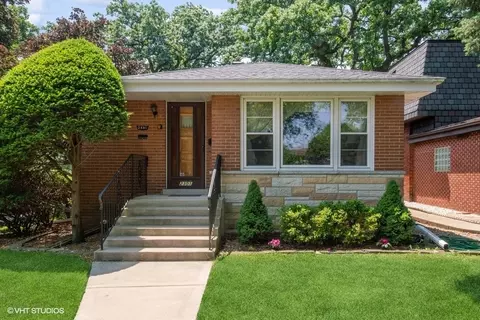 2301 Ruth Ave, Park Ridge, IL 60068