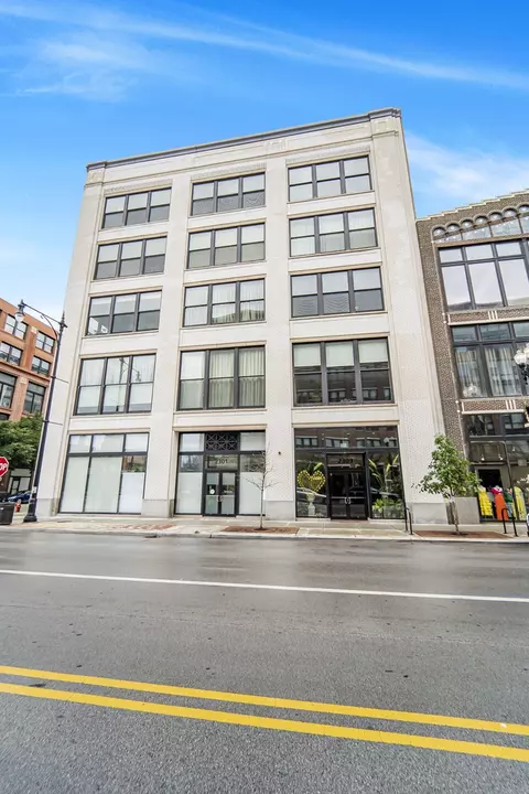 2303 S Michigan Ave #305, Chicago, IL 60616