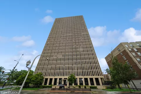 6700 S South Shore Dr #21D, Chicago, IL 60649