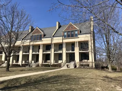 191 Leonard Wood N #301, Highland Park, IL 60035