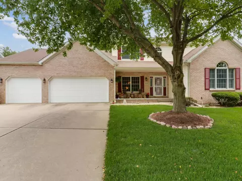 3109 Eagle Crest Rd, Bloomington, IL 61704