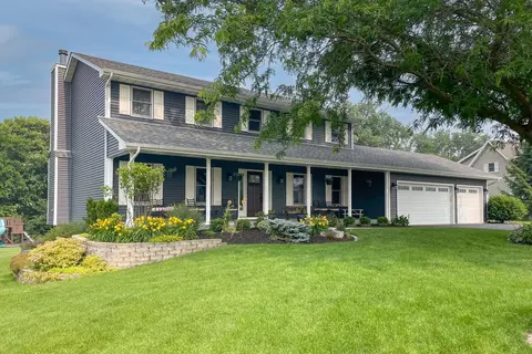 12293 Whispering Winds Dr, Roscoe, IL 61073 photo 2