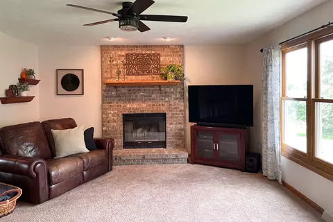 12293 Whispering Winds Dr, Roscoe, IL 61073 photo 13