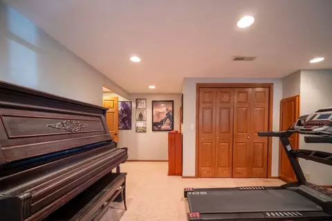 12293 Whispering Winds Dr, Roscoe, IL 61073 photo 45