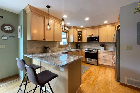 12293 Whispering Winds Dr, Roscoe, IL 61073 photo 9