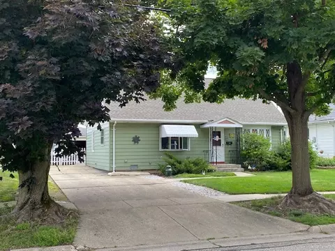 331 Becking Ave, Woodstock, IL 60098