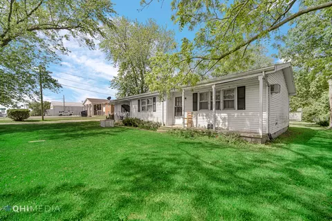 6948 S State Rte 1, Saint Anne, IL 60964