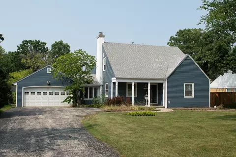 1360 Woodland Dr, Deerfield, IL 60015