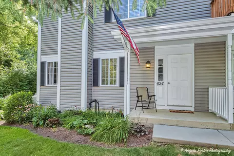 624 Silver Creek Rd, Woodstock, IL 60098